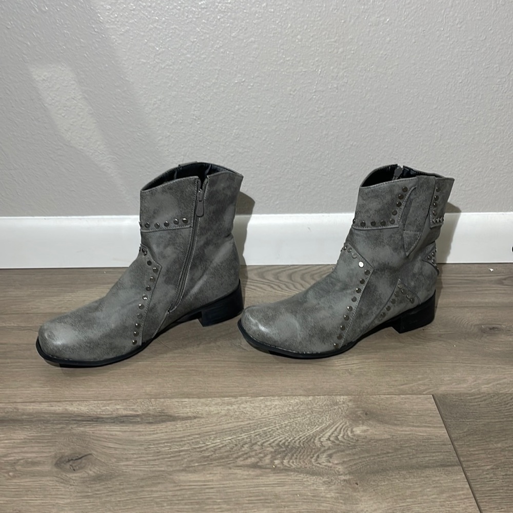 Studded grey boots NEW